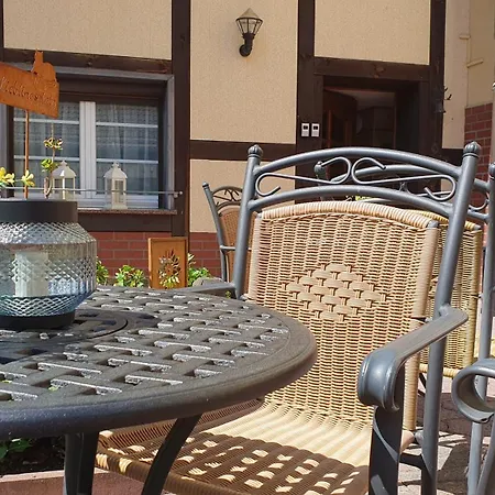 Kleine hübsche Unterkunft in Bad Muskau im EG, Nähe Schloss, Waldeisenbahn, Hermansbad, UNESCO Geopark, Nähe polnischer Markt, Top Lage für Ausflugsziele zum Wandern oder Radfahren Apartment