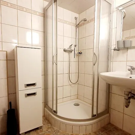 Gruener Fuerst Mit Sitzecke Im Innenhof & Naehe Park & Erdgeschoss Apartment