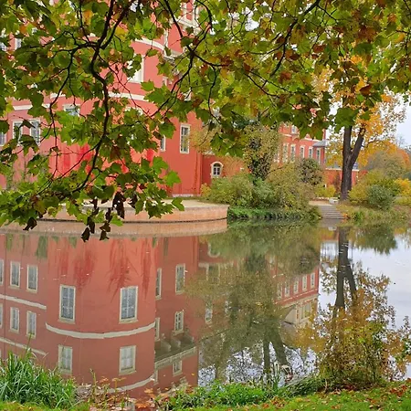 Apartment Kleine hübsche Unterkunft in Bad Muskau im EG, Nähe Schloss, Waldeisenbahn, Hermansbad, UNESCO Geopark, Nähe polnischer Markt, Top Lage für Ausflugsziele zum Wandern oder Radfahren