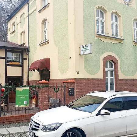 Apartment Kleine hübsche Unterkunft in Bad Muskau im EG, Nähe Schloss, Waldeisenbahn, Hermansbad, UNESCO Geopark, Nähe polnischer Markt, Top Lage für Ausflugsziele zum Wandern oder Radfahren *