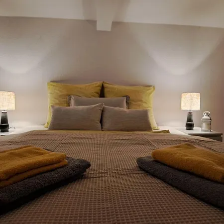 Apartment Kleine hübsche Unterkunft in Bad Muskau im EG, Nähe Schloss, Waldeisenbahn, Hermansbad, UNESCO Geopark, Nähe polnischer Markt, Top Lage für Ausflugsziele zum Wandern oder Radfahren