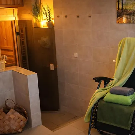 Appartement Kleine Huebsche Unterkunft, Sauna Im Haus, Hunde Willkommen, Nahe Park, Waldeisenbahn, Hermansbad, Unesco Geopark, Naehe Polnischer Markt, Lage Fuer Ausflugsziele Zum Wandern Oder Radfahren